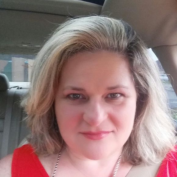 Meet your Posher, Stephanie - Picture 1 of 1